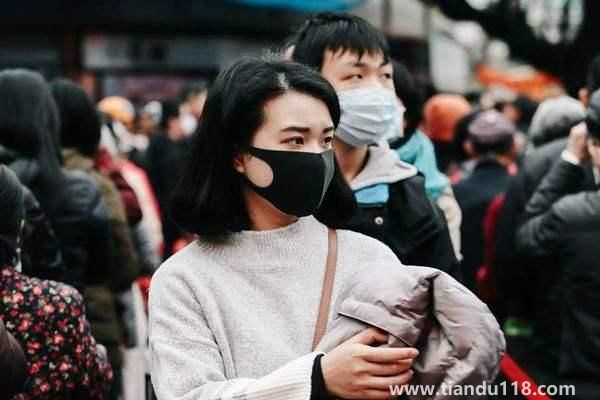 丈夫故意把孩子弄哭丟給發(fā)燒妻子（疫情測出了陽性，也測出了人性）