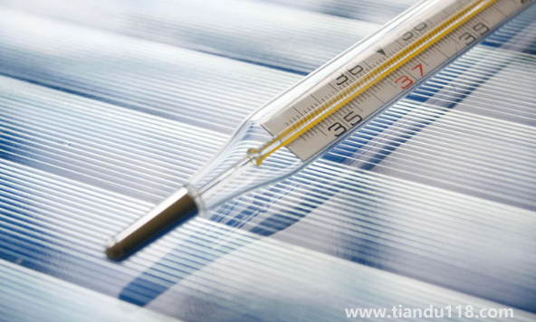 耳溫槍和水銀溫度計哪個準確（水銀體溫計怎么使用）