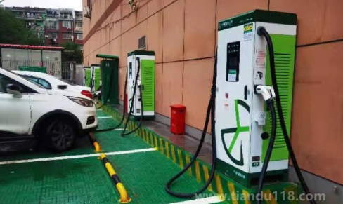 慢充充電樁充滿后一直插著可以嗎（新能源汽車什么時候充電比較好）