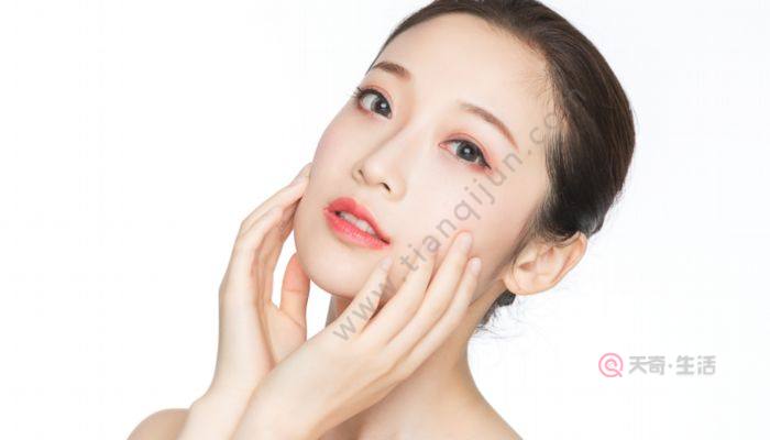 洋甘菊精華液對(duì)肌膚有哪些作用 洋甘菊精華液的護(hù)膚作用有哪些(圖4) 洋甘菊精華液對(duì)肌膚有哪些作用